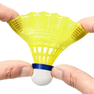 Whiz de badminton Modèle 670 6 PIÈCES en nylon volants avec une bonne durabilité