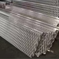 Marchepied antidérapant en acier inoxydable expansé avec surface de traction enduite pour escaliers et passerelles industriels