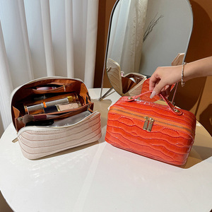 Bolsa de Cosméticos de Piel Sintética de Cocodrilo de Color Personalizado, Bolsa de Aseo de Viaje de Gran Capacidad, Bolsa de Maquillaje Portátil con Cierre para Mujer - Product Image 3