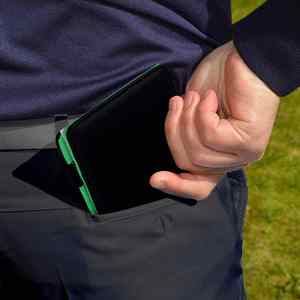 Porta Marcador de Golf de Cuero Negro Premium con Ranura para Lápiz, Logotipo Personalizado, Regalo para Torneos, Libro de Yardas Personalizable - Product Image 4