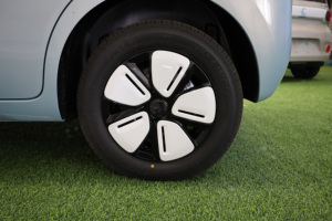 Micro EV Cómodo de 4 Plazas para Parejas Retiradas con Encendido/Apagado Inteligente, Entrada sin Llave, Autonomía de 201-300 km y Motor de 15KW - Product Image 4