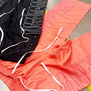 Pantalon en nylon personnalisé OEM avec lettres brodées, pantalon en polyester pour homme, taille élastique, respirant, décontracté, ample, avec strass - Product Image 4