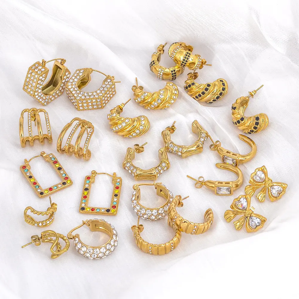 2024 สินค้าใหม่มาใหม่ 18K Gold Platedสแตนเลสไม่แพ้ง้อนZirconia Huggie Zirconต่างหูรูปตัว C