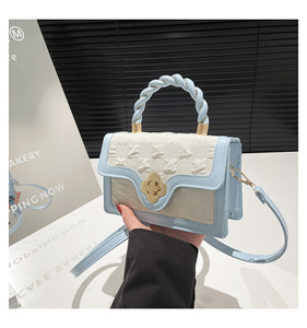 Sac à bandoulière chic en tissu et cuir PU, petit sac à main tendance avec fermeture à rabat pour femmes urbaines - Product Image 4