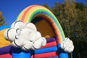 Castillo de salto inflable para niños, Nube de arcoíris de unicornio para exteriores - Product Image 6