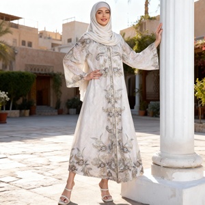 Magnifique robe Abaya décontractée et moderne en mousseline imprimée avec strass thermocollants pour femmes musulmanes - Product Image 4