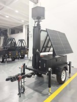 Remorque de surveillance solaire mobile complète avec panneaux solaires pliables 2*450W pour une surveillance sur toute la journée