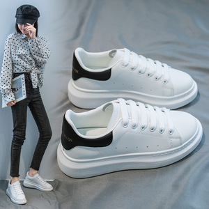 <span class=keywords><strong>Scarpe</strong></span> Bianche da <span class=keywords><strong>Donna</strong></span> con Lacci e Punta Rotonda, Autunno 2026, in Microfibra Traspirante con Suola Spessa e Maggiore Ventilazione - Product Image 1