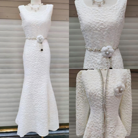 Ensemble deux pièces blanc jacquard élégant : veste à col montant et longue jupe sirène – Tenue de cérémonie pour femme, idéale pour mariage et soirée