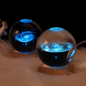 Bola de Cristal Grabada, Lámpara Nocturna Moderna, Base Luminosa LED con Láser USB, Regalo Navideño - Product Image 5