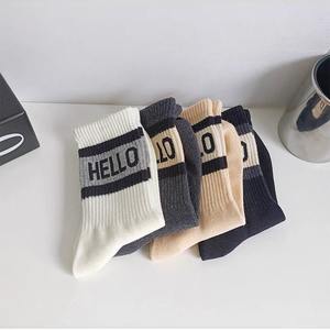 Calcetines de Media Caña con Estampado de Letras HELLO - Calcetines Unisex de Moda 100% Algodón, Calcetines Casuales Blancos a Rayas para Hombre y Mujer - Product Image 2