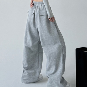 <span class=keywords><strong>Pantalon</strong></span> cargo décontracté ample personnalisé pour femmes <span class=keywords><strong>Pantalon</strong></span> baggy gris <span class=keywords><strong>Pantalon</strong></span> de survêtement à jambes larges pour femmes - Product Image 5