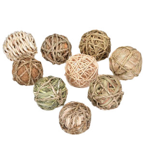 Pelota de hierba natural tejida para masticar, juguete transpirable para mascotas pequeñas, esfera de forrajeo para loros, hámsteres, conejos y chinchillas - Product Image 1