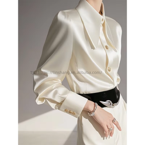 Chemisier Femme en Satin d'Acétate Blanc, Col Large, Manches Longues, Style Luxe Léger et Tendance - Product Image 3