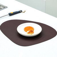 Nouveau style de set de table en forme de goutte d'eau de haute qualité pour restaurant, en cuir PVC grainé antidérapant, pour table à manger, vente en gros