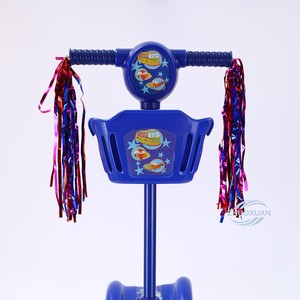 Trottinette d'extérieur pour enfants à deux roues avec frein à main, en PVC et PP durables, trottinette à pousser pour enfants - Product Image 1