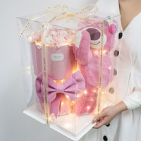 Cadeau pour la Saint-Valentin et les anniversaires, bouquet d'ours en fraises, fleur éternelle, rose, seau de câlins, boîte en plastique transparente avec ruban