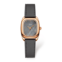 Montre-bracelet élégante pour femme, boîtier ovale doré rétro 2026, cadran en nacre blanche, cadeau tendance, logo personnalisé disponible, approvisionnement en gros