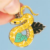 Proveedor personalizado precio barato alta calidad amarillo Rosa maíz serpiente pantalla impresión UV esmalte duro Metal goma PVC embrague solapa Pin
