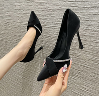 Chaussures à talons hauts pointus en PU de haute qualité, talons fins, chaussures de soirée de mariage, strass de luxe, chaussures confortables à enfiler, matière en caoutchouc