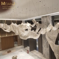 Zhongshan Premium Cristal LED Lampe Lumière Décor Multicolore Lustre Suspendu Pendentif pour Hôtel Décoratif Web Design