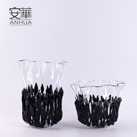 Vases en verre Art Déco soufflés à la main, ensemble saisissant, accent noir texturé, bord festonné transparent, vases à fleurs de table pour un style moderne