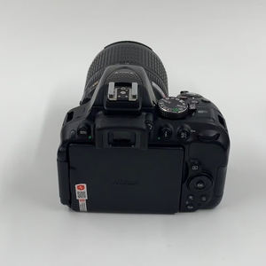 Appareil photo <span class=keywords><strong>reflex</strong></span> numérique Nikon D5300 d'occasion en gros <span class=keywords><strong>avec</strong></span> objectif VR 18-105mm, 24,2MP, Wi-Fi intégré, GPS, qualité supérieure, reconditionné pour la revente - Product Image 4