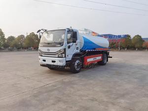 รถดูดฝุ่น Dongfeng D7 8000L แบบสองเพลา 6 ล้อ หมุนได้ 360 องศา °   แขนดูดแบบหมุนสำหรับการดูดตะกอนและอุจจาระอย่างรวดเร็ว - Product Image 4