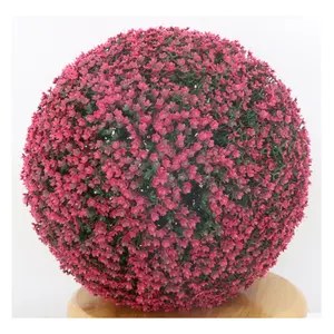 Al aire libre decorativo en stock diferentes tamaño artificial rosa roja Gypsophila hojas de pasto bola artificial de topary bola