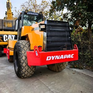 Rouleau compresseur Dynapac d'occasion CA25D CA301D CA251D à double moteur, 110 kW de puissance, excellentes performances, livraison rapide - Product Image 4