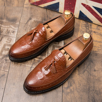 Mocassins à pampilles pour hommes en cuir gaufré crocodile, à semelle épaisse, style brogue à bout ailé, à enfiler, pour affaires, décontracté et mariage