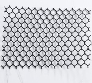Géogrillage pour la végétation : Prévient l'érosion du sol, offre une robustesse et des performances supérieures, adapté à une large gamme de pentes - Product Image 1