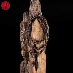 Pulsera de cuentas de botón de madera de agar natural de Malasia de 6 mm, grado de hundimiento medio, alto contenido de aceite, joyería elegante y fragante - Product Image 1