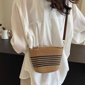 Bolso de Hombro Tipo Cesta Tejida de Paja Pequeño y Económico para Mujer, Ideal para Verano, Playa y Viajes al Aire Libre - Product Image 4