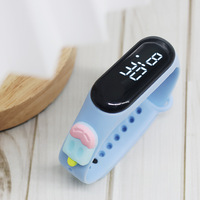 Montre électronique de sport de luxe pour élèves du collège, bracelet en silicone arc-en-ciel, écran tactile LED multicolore, montre pour enfants