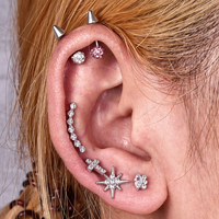 Piercing plat en titane ASTM F136 à filetage interne avec grappe de zircone cubique pour l'oreille, labret, hélix, tragus, cartilage