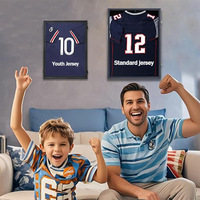 Cadre de présentation en bois rustique verrouillable pour maillot de sport, avec protection et cintre, pour maillot de football ou cadre photo - En stock