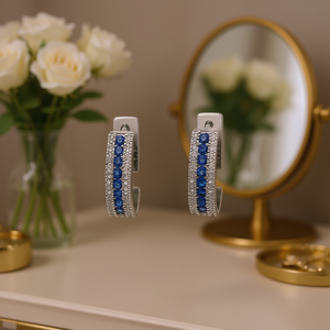 Orecchini a cerchio placcati in argento con zaffiro e diamanti incastonati a canale per donna, gioielli classici ed eleganti per feste. - Product Image 2