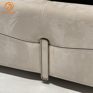 Cadre de lit moderne et luxueux de style européen minimaliste, taille Queen, avec tête de lit réglable rembourrée en mousse douce et cuir. - Product Image 5