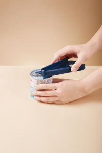 Abridor de botellas magnético de metal para bar, llavero personalizado, fácil de colgar. - Product Image 3