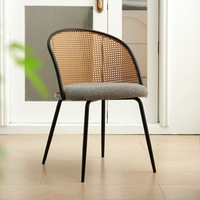 Chaise de salle à manger moderne en métal avec revêtement en cuir pour restaurants, cafés, hôtels et écoles - Durable et écologique, dossier et accoudoirs inclus