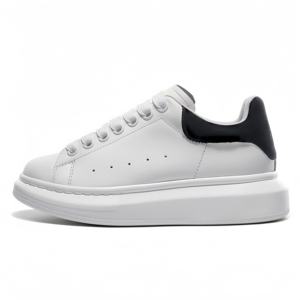 American-style stylish and simple walking <b>shoes</b> with thick soles and breathable design, suitable for outdoor activities. - Product Image 1