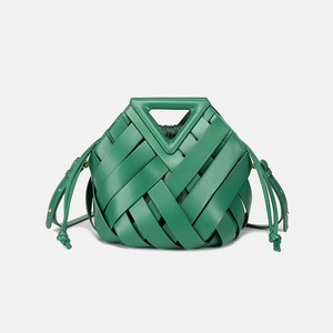 Elegante Bolso Tipo Cubo de Cuero Vegano Hecho a Mano para Mujer, con Diseño a Rayas, Cierre con Cordón, Portátil, Moderno, para Uso Diario y Viajes - Product Image 4