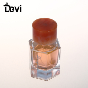 Flacons de parfum en verre de luxe vides en gros Devi, rechargeables avec pulvérisateur à pompe, estampage à chaud, étanches et écologiques - Product Image 6