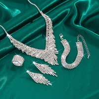 Nouvel ensemble de bijoux de mariage vintage pour femme, accessoires de mariée, collier, boucles d'oreilles et bracelet en cristal et strass argentés