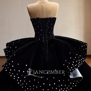 Robe de bal de Quinceañera en velours noir Rsm261103, corsage à épaules dénudées, appliques ornées, volants, peplum, jupe ample, style vintage pour soirée - Product Image 2