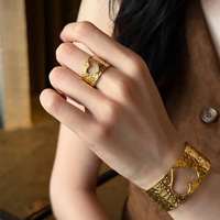 Dreamidea Ensemble de bijoux statement en acier inoxydable hypoallergénique et inaltérable, comprenant un bracelet manchette et une bague géométriques martelés, vente en gros