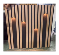 Bande lumineuse LED moderne, écologique, ignifuge, panneau acoustique décoratif mural intérieur en bois pour une insonorisation élégante