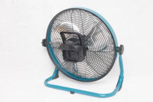 Ventilateur de sol métallique oscillant à 3 vitesses, 12 pouces, avec batterie détachable et recharge solaire, portable pour camping et pique-nique en extérieur - Product Image 2