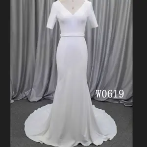 새로운 제품 부드러운 새틴 V-Neckline 신부 가운 짧은 소매 웨딩 드레스